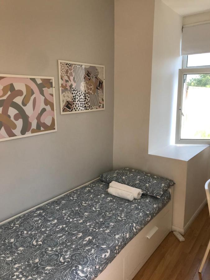 Single Bedrooms With Wifi And Underbed 10 Λονδίνο Εξωτερικό φωτογραφία