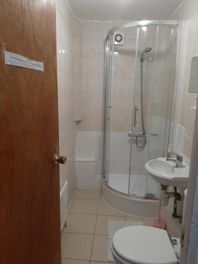 Single Bedrooms With Wifi And Underbed 10 Λονδίνο Εξωτερικό φωτογραφία